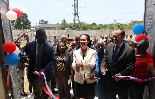 The Acting Director of the National Fisheries and Aquaculture Authority, NaFAA, officially hands over the World Bank-financed Fisheries College and Regional Center of Excellence to the University of Liberia Administration.